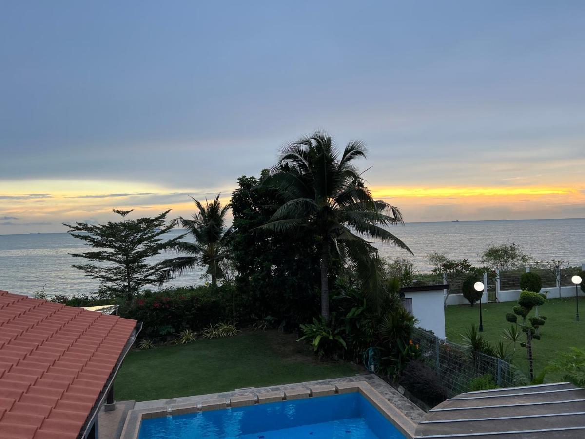 Melaka Beachfront Villa With Pool Екстер'єр фото