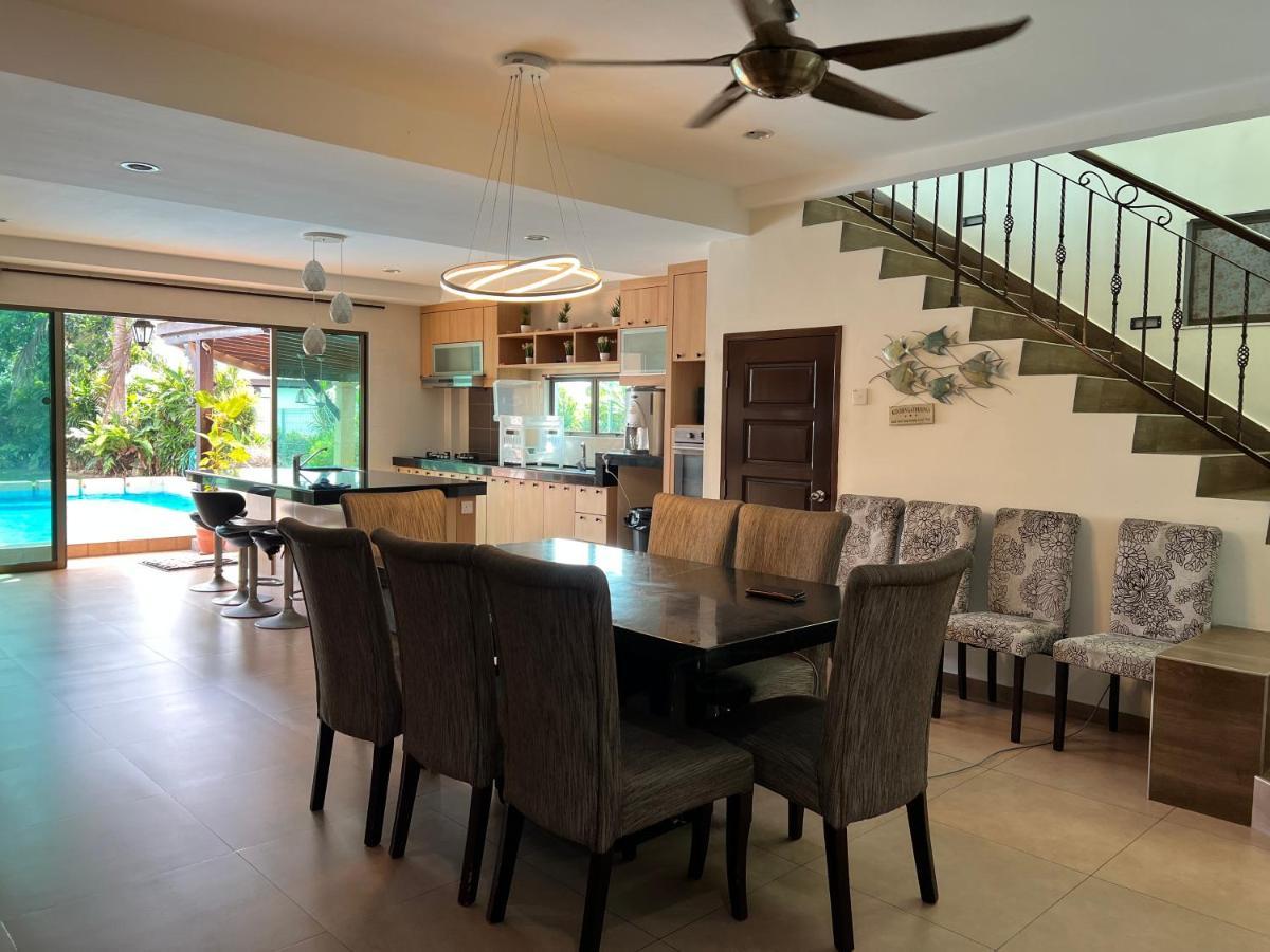Melaka Beachfront Villa With Pool Екстер'єр фото