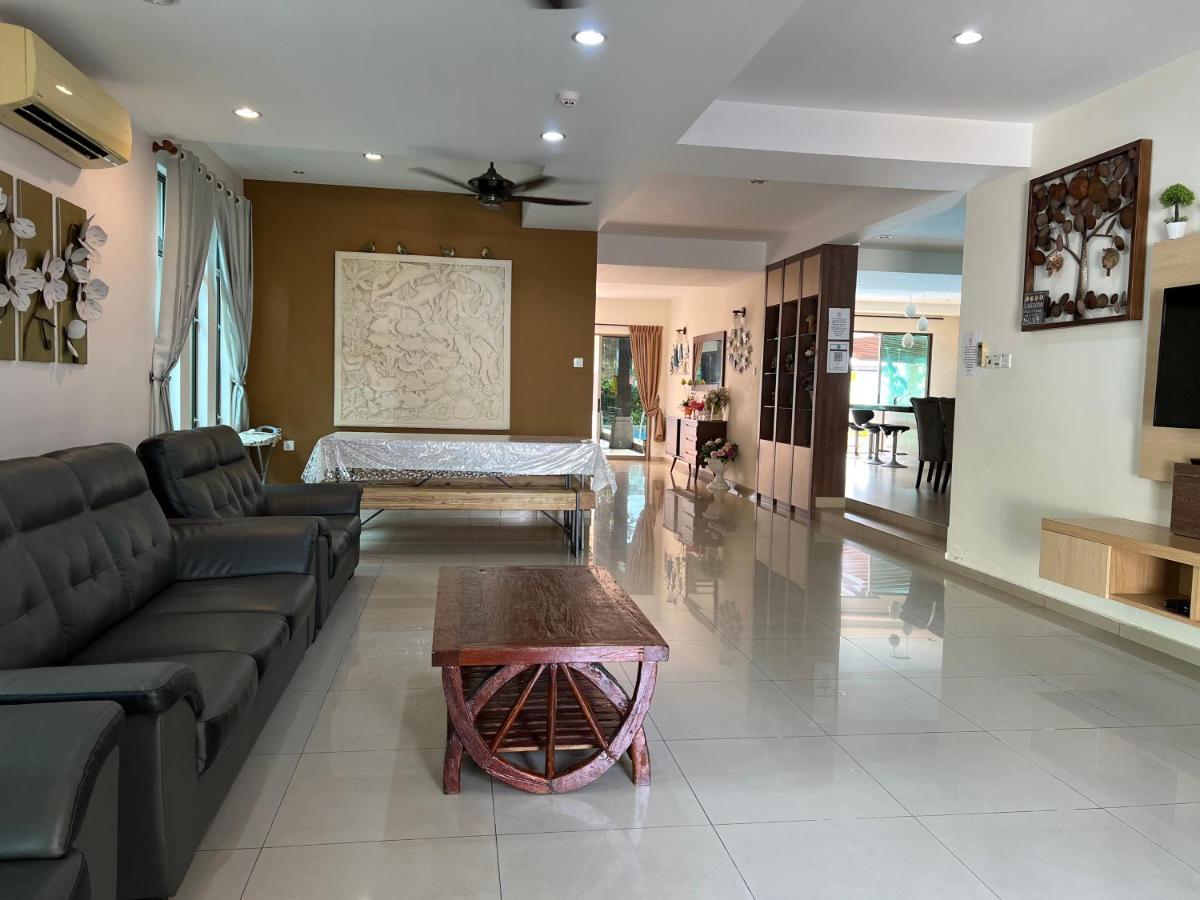 Melaka Beachfront Villa With Pool Екстер'єр фото