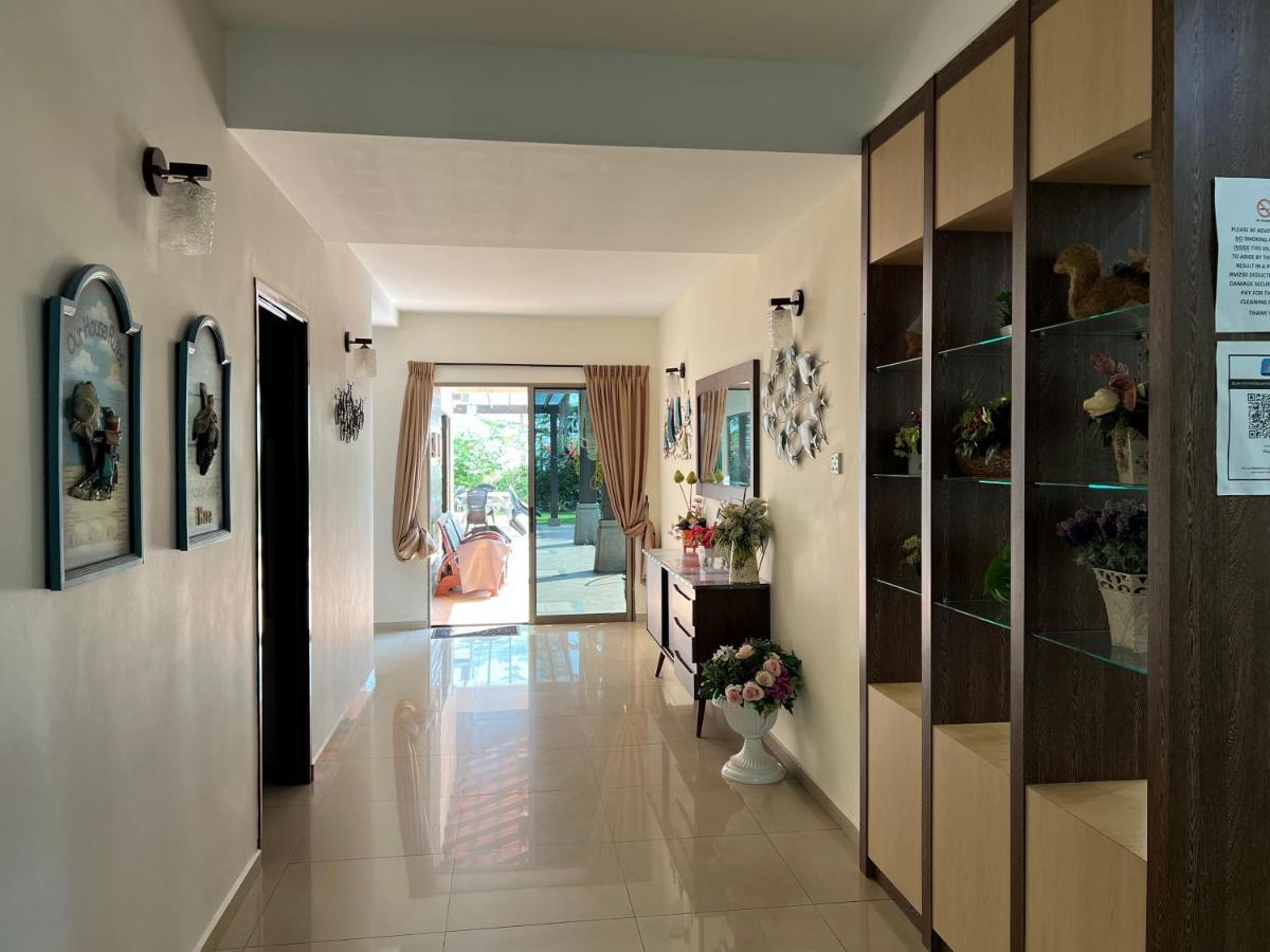 Melaka Beachfront Villa With Pool Екстер'єр фото