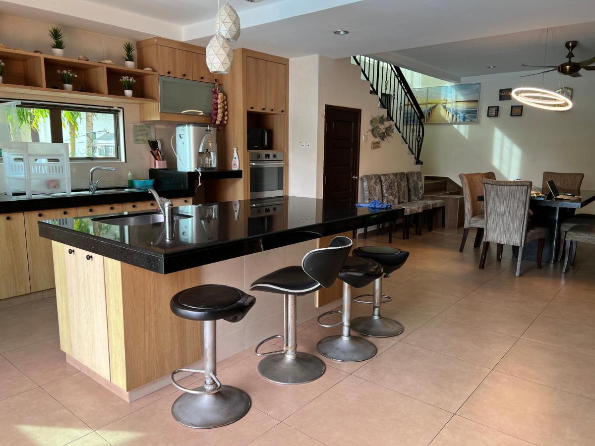 Melaka Beachfront Villa With Pool Екстер'єр фото