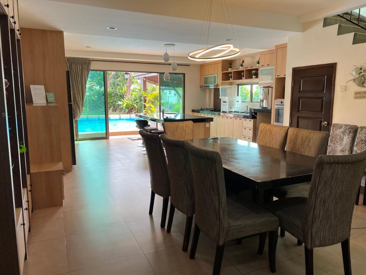 Melaka Beachfront Villa With Pool Екстер'єр фото