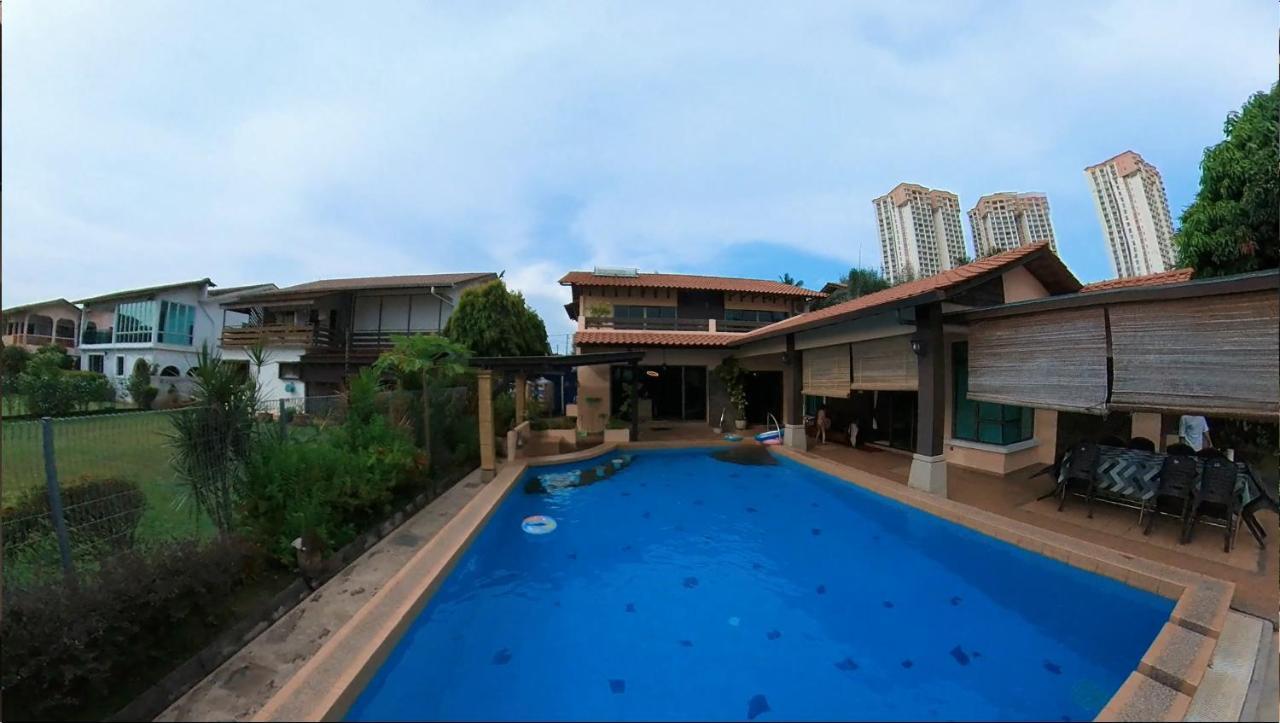 Melaka Beachfront Villa With Pool Екстер'єр фото