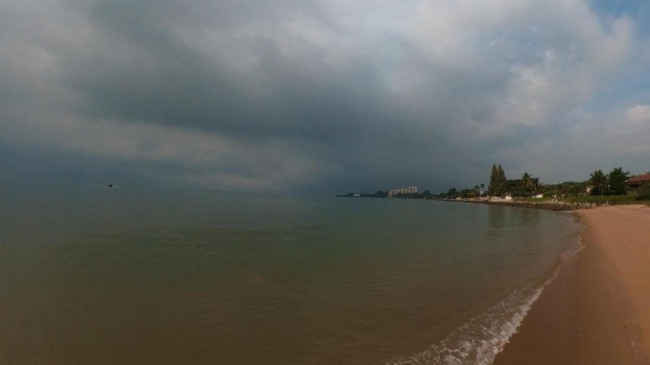 Melaka Beachfront Villa With Pool Екстер'єр фото