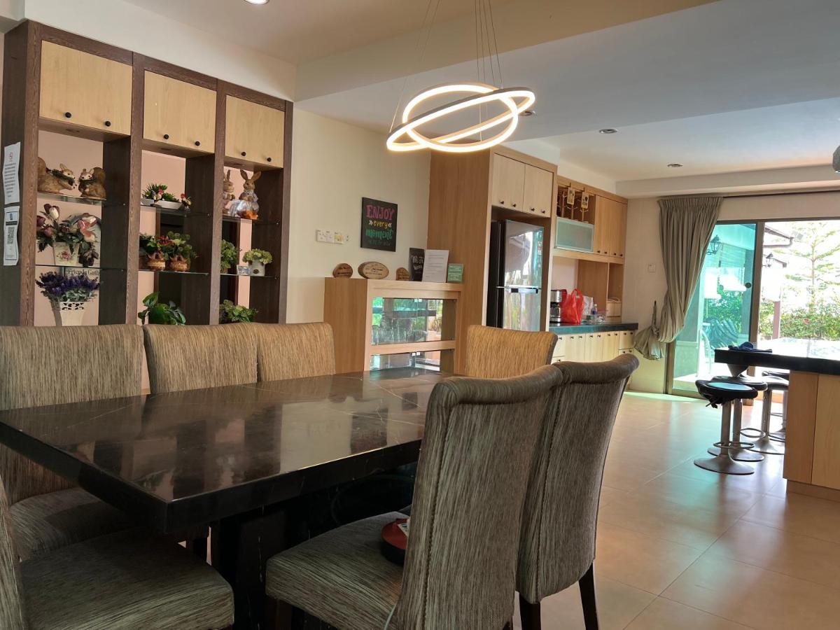 Melaka Beachfront Villa With Pool Екстер'єр фото