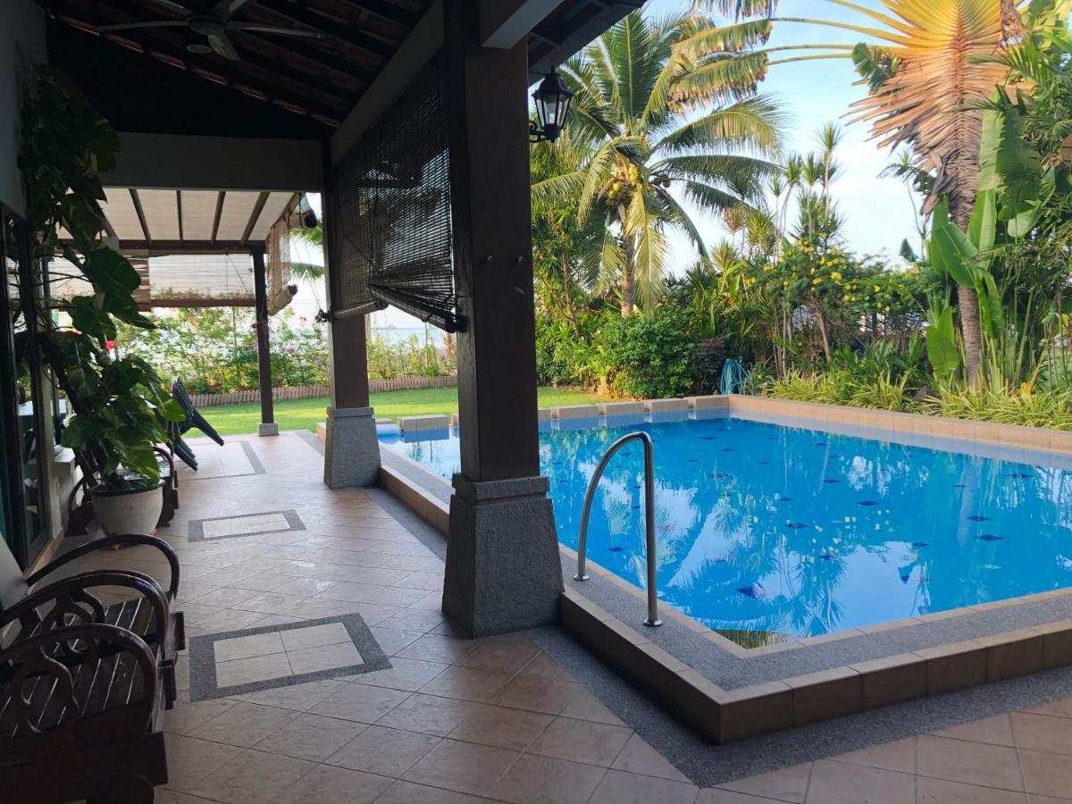 Melaka Beachfront Villa With Pool Екстер'єр фото