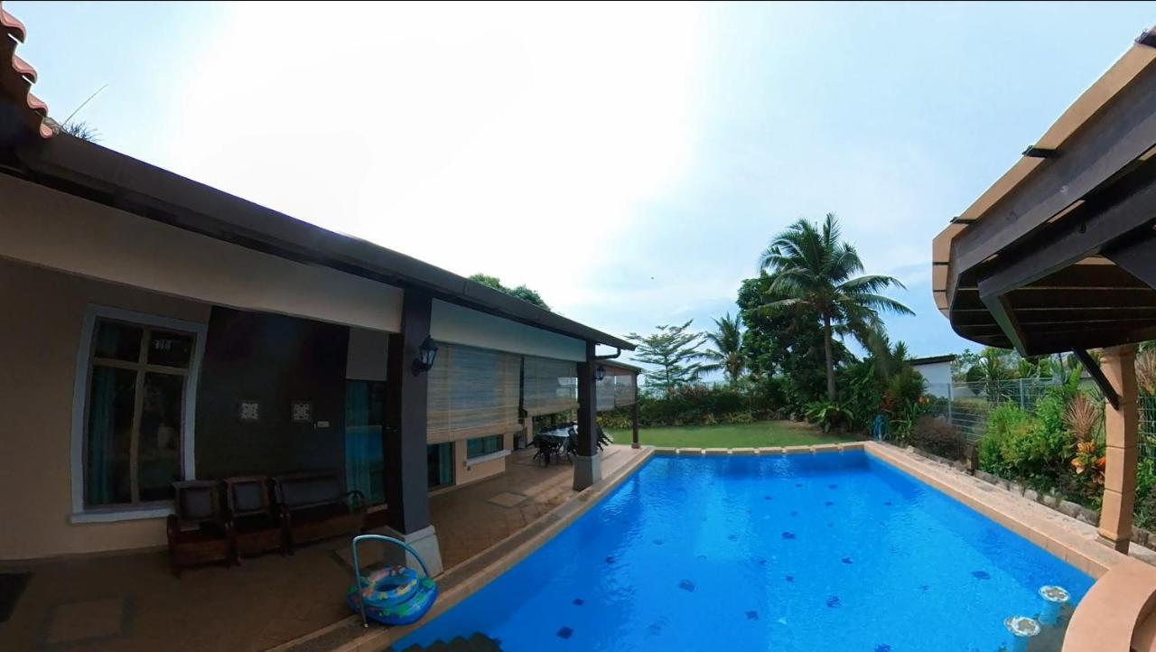 Melaka Beachfront Villa With Pool Екстер'єр фото