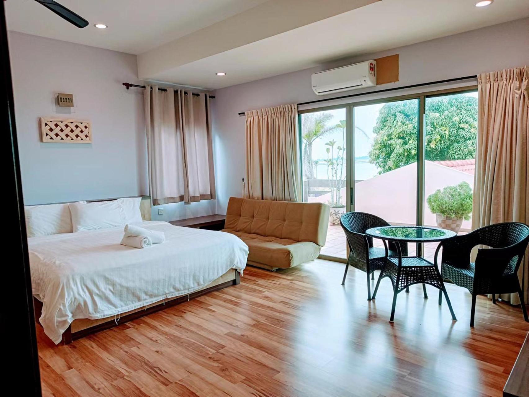 Melaka Beachfront Villa With Pool Екстер'єр фото