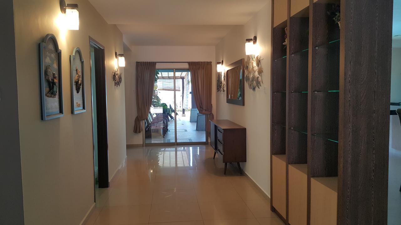 Melaka Beachfront Villa With Pool Екстер'єр фото