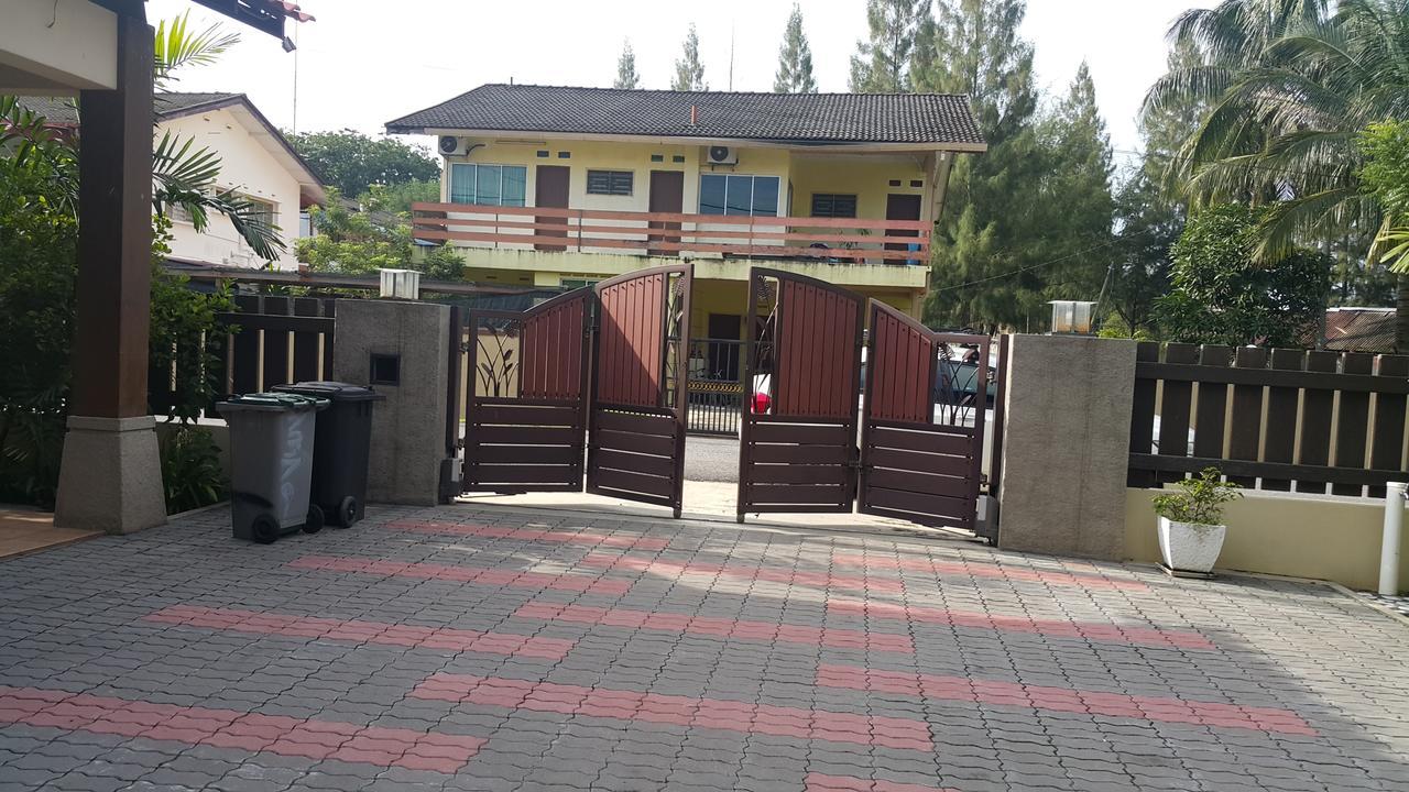 Melaka Beachfront Villa With Pool Екстер'єр фото