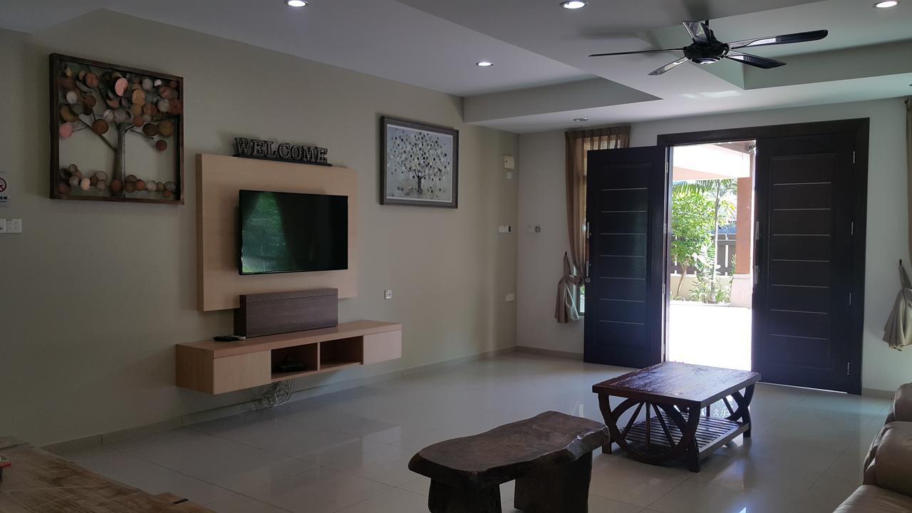 Melaka Beachfront Villa With Pool Екстер'єр фото