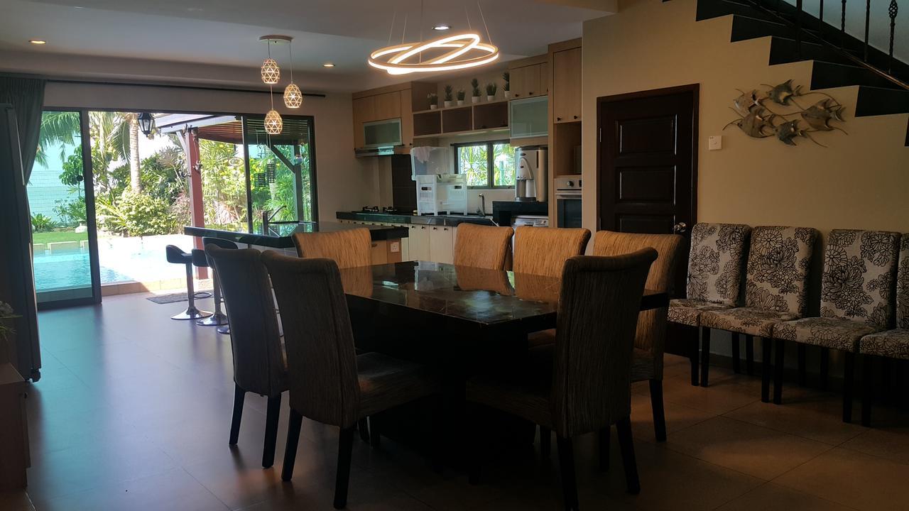 Melaka Beachfront Villa With Pool Екстер'єр фото