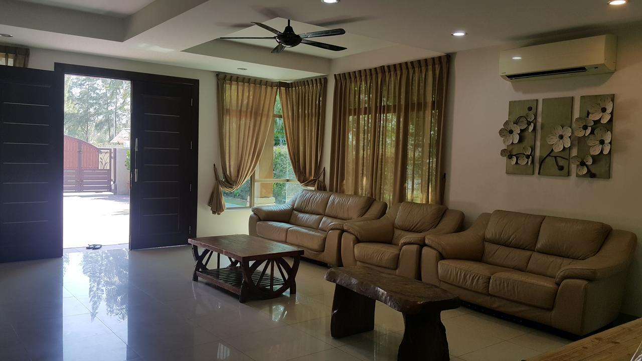 Melaka Beachfront Villa With Pool Екстер'єр фото