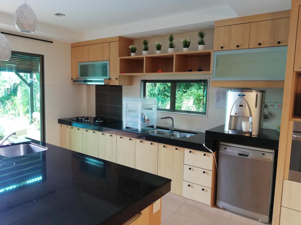 Melaka Beachfront Villa With Pool Екстер'єр фото