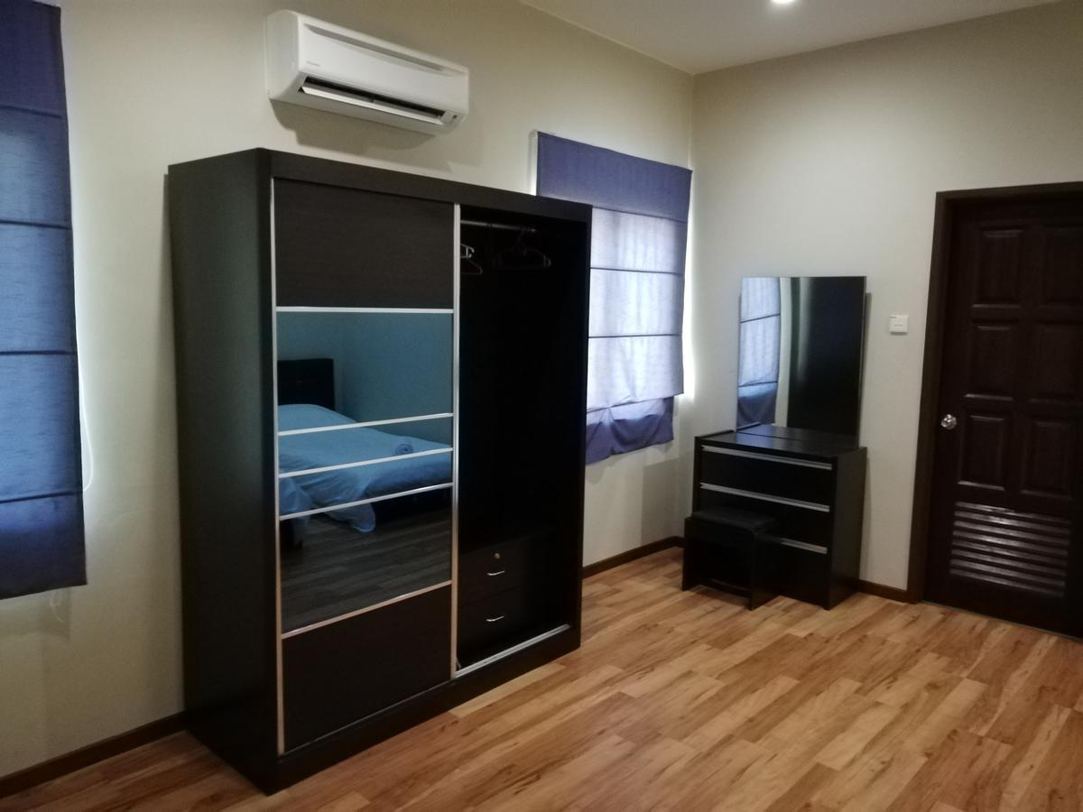 Melaka Beachfront Villa With Pool Екстер'єр фото