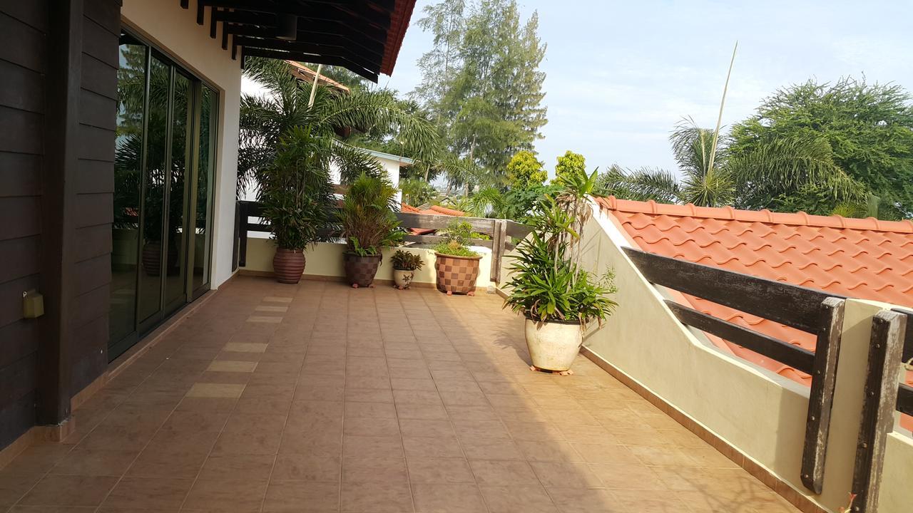 Melaka Beachfront Villa With Pool Екстер'єр фото